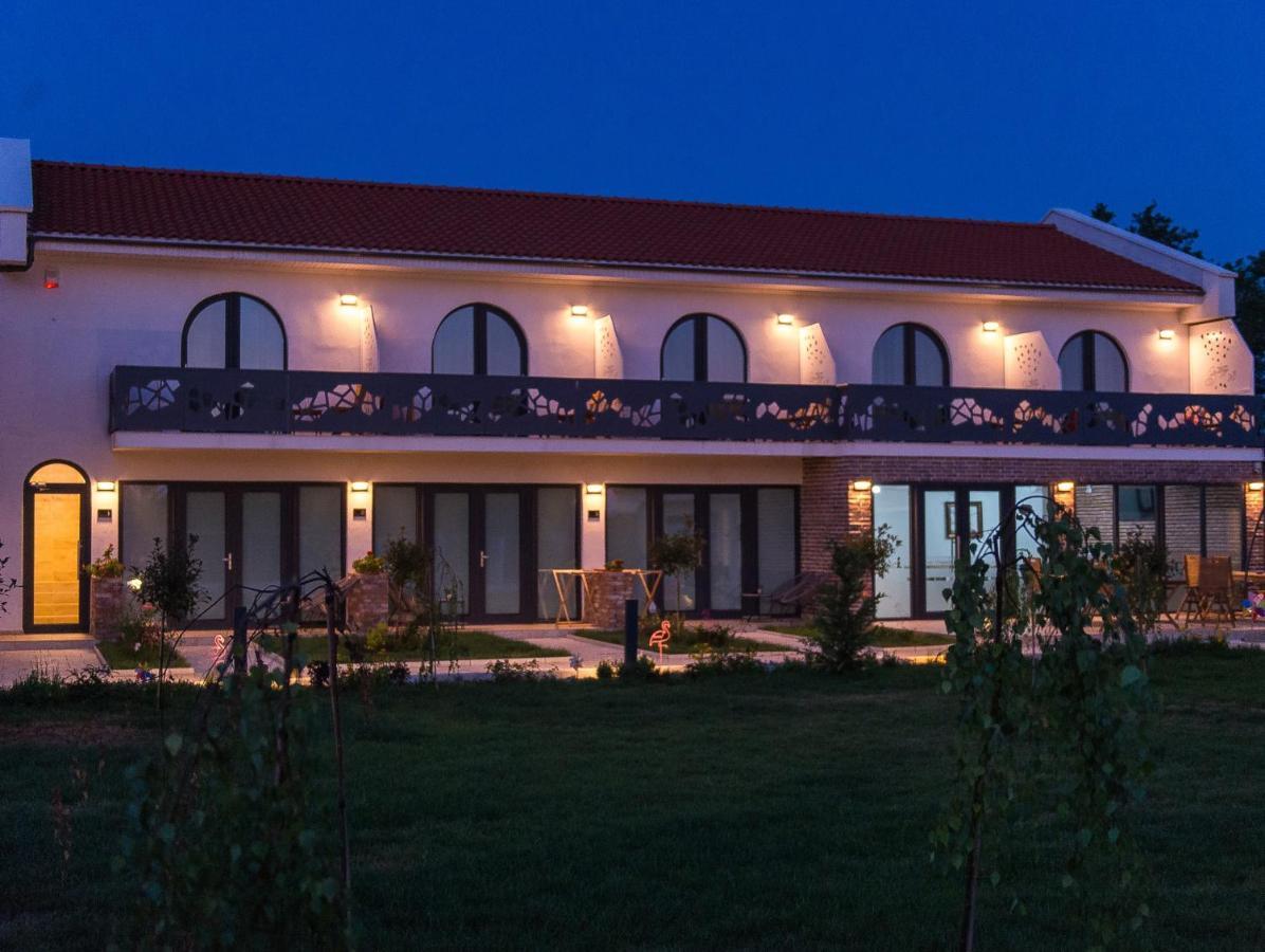 Отель Boutique 23 Дуэзечи-ши-Трей Аугуст Экстерьер фото