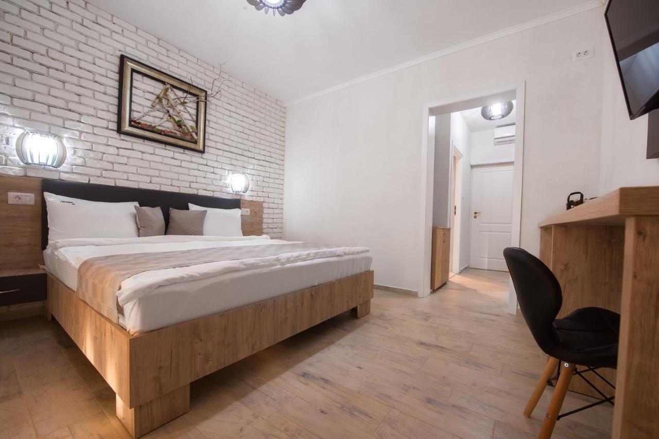 Отель Boutique 23 Дуэзечи-ши-Трей Аугуст Экстерьер фото