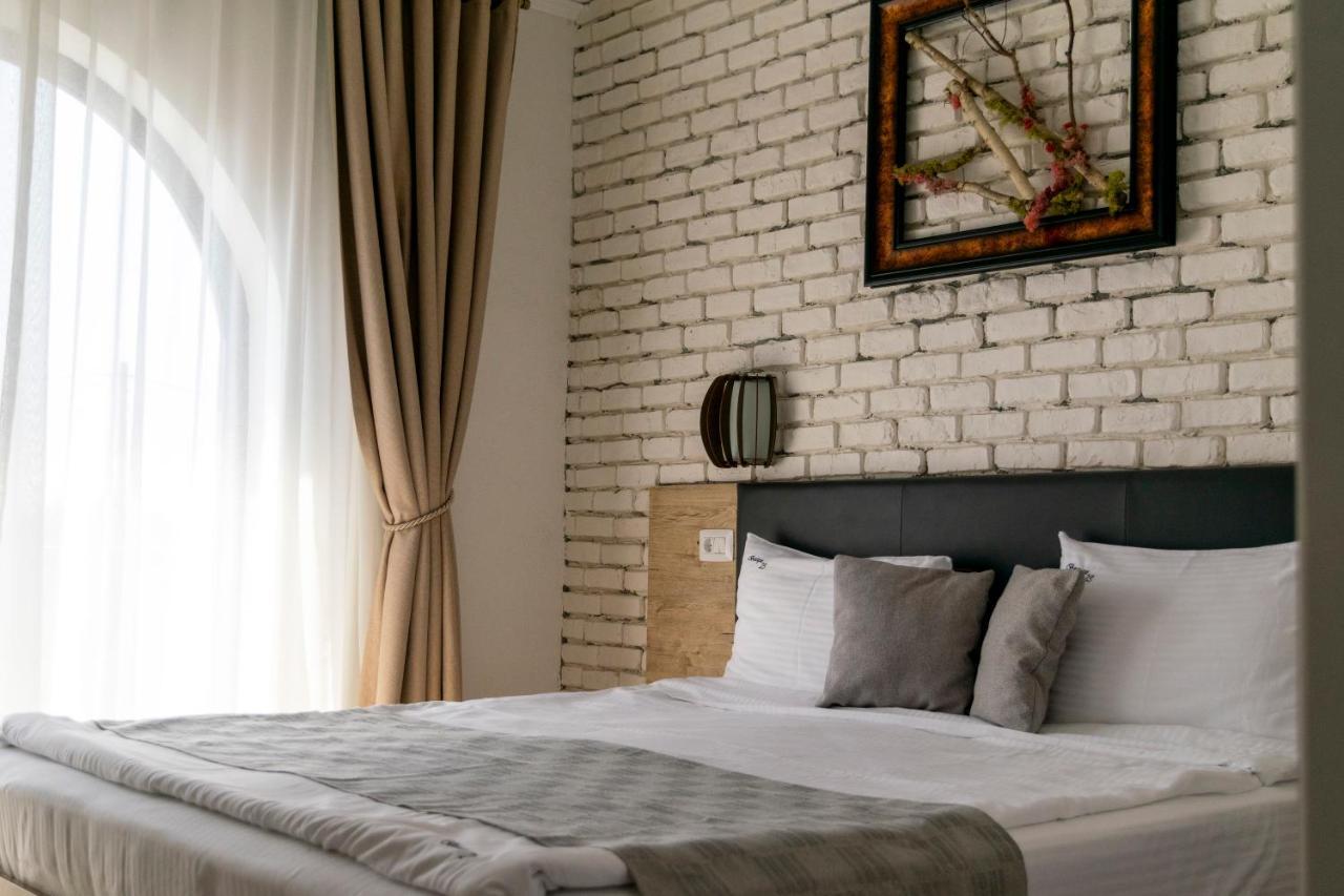 Отель Boutique 23 Дуэзечи-ши-Трей Аугуст Экстерьер фото