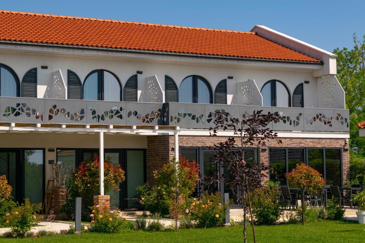 Отель Boutique 23 Дуэзечи-ши-Трей Аугуст Экстерьер фото