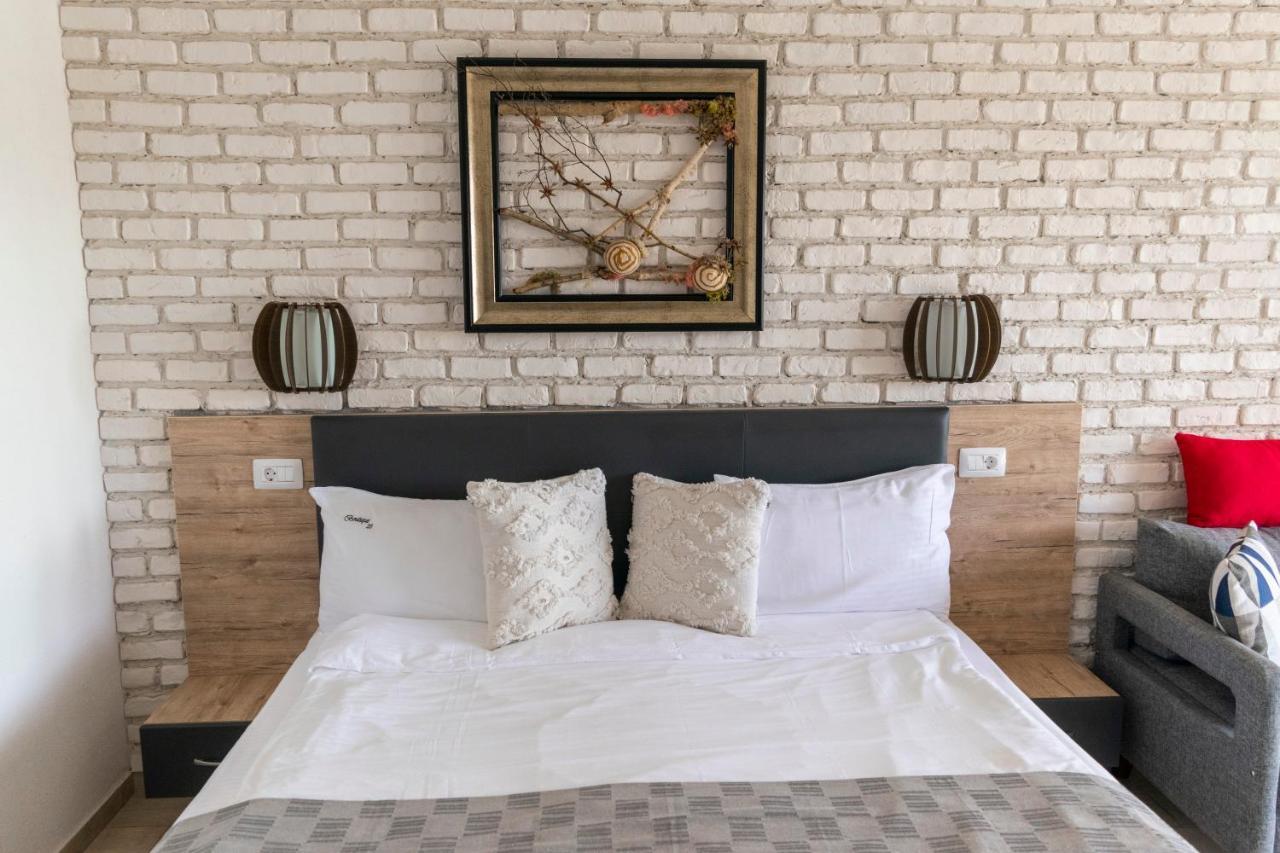 Отель Boutique 23 Дуэзечи-ши-Трей Аугуст Экстерьер фото
