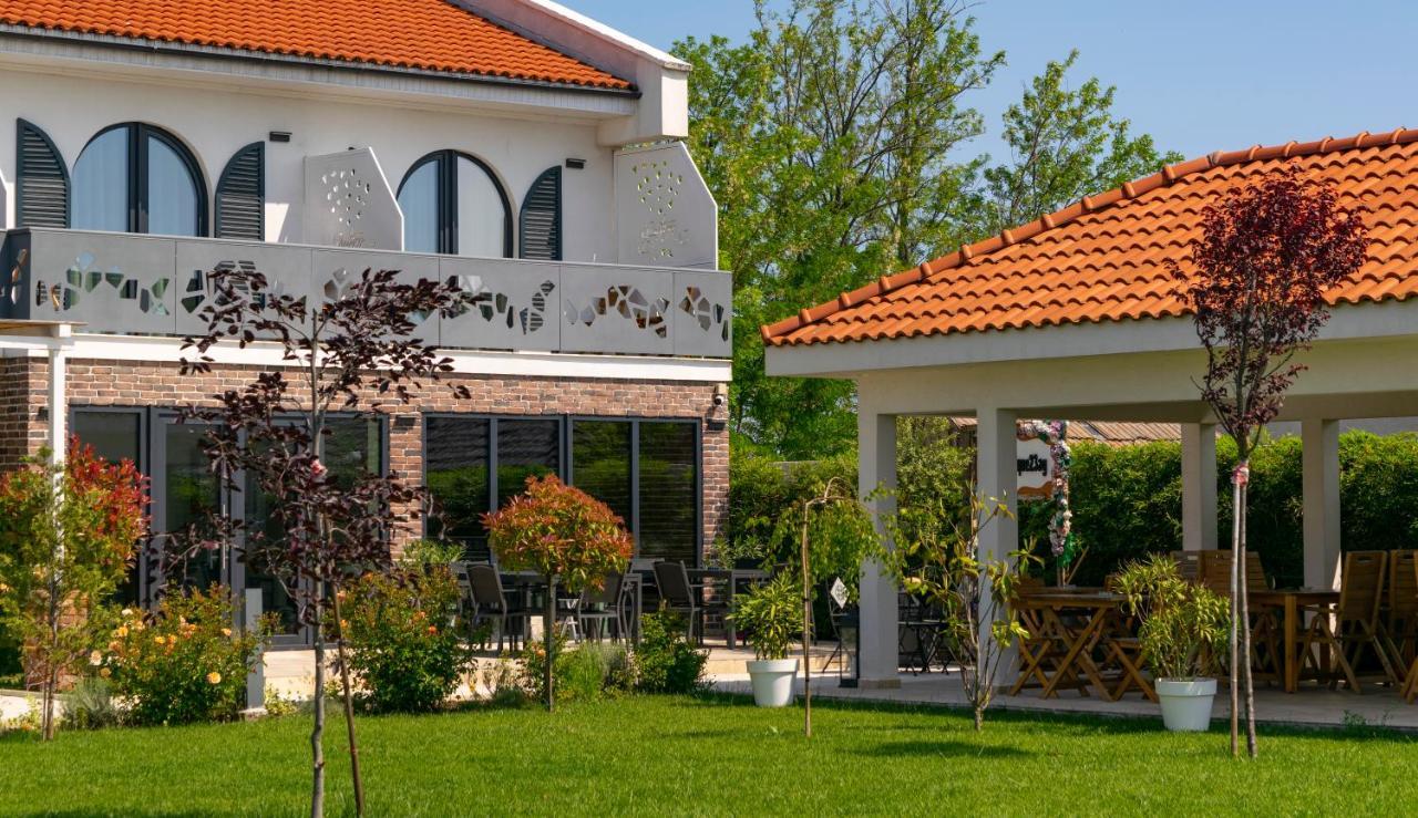Отель Boutique 23 Дуэзечи-ши-Трей Аугуст Экстерьер фото